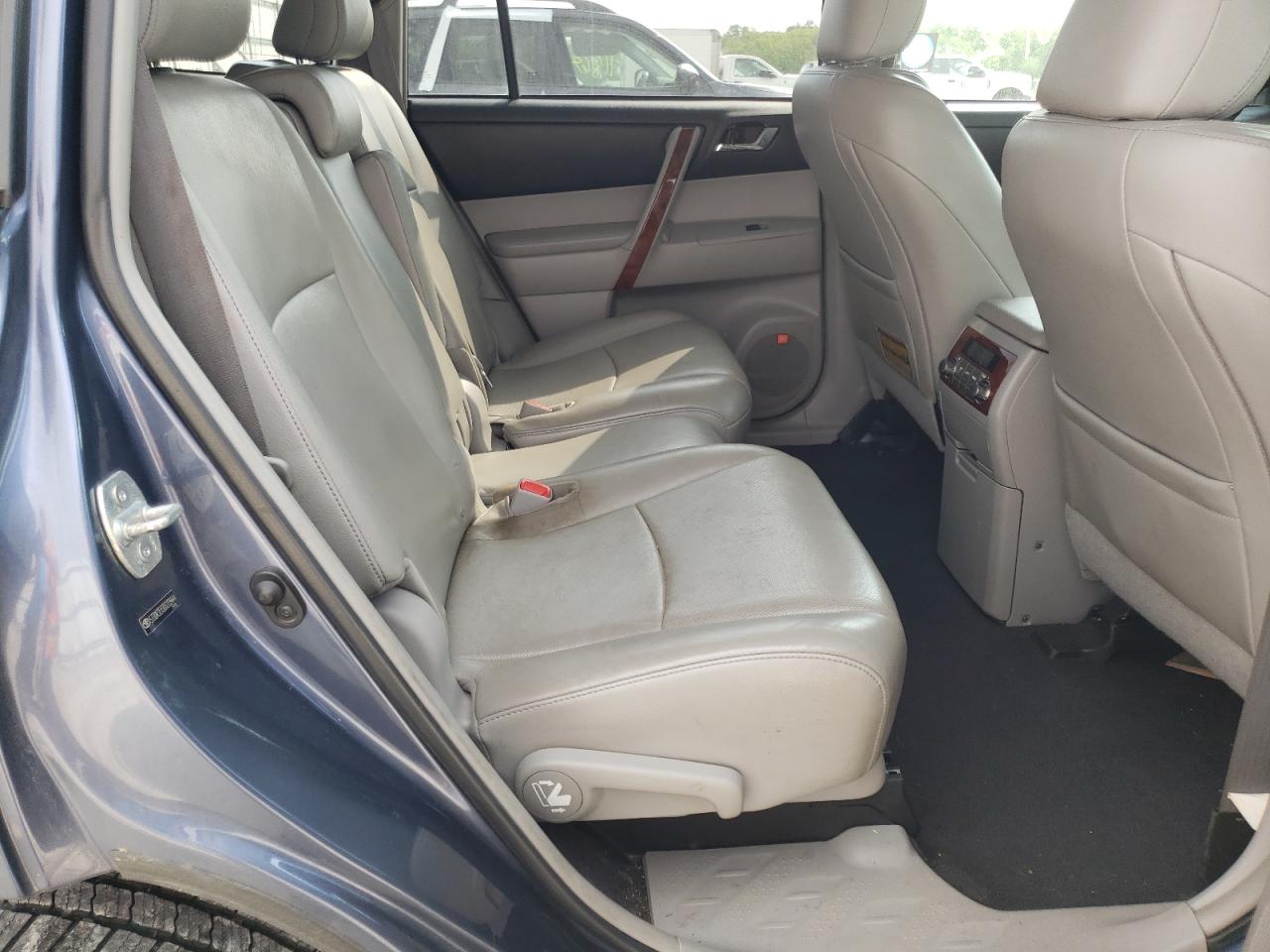 Photo 6 from auction – 2013 TOYOTA HIGHLANDER with VIN 5TDDK3EH3DS239444