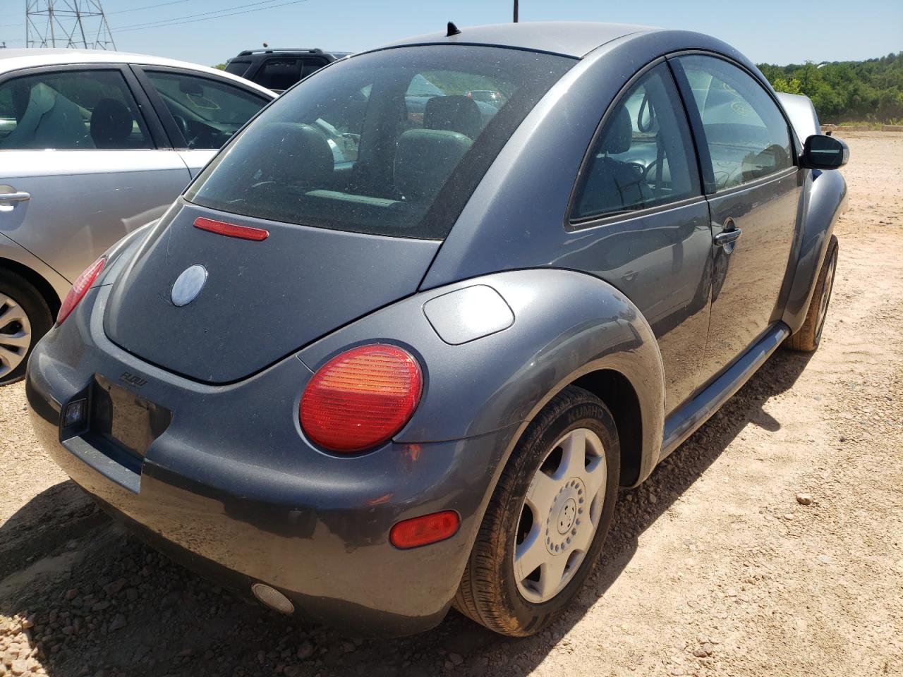 Photo 4 from auction – 2004 VOLKSWAGEN NEW BEETLE with VIN 3VWCK31C24M409702