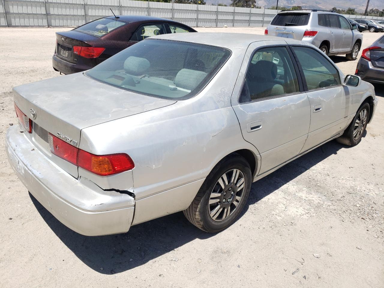 Photo 4 from auction – 2000 TOYOTA CAMRY CE with VIN 4T1BG22K8YU649964