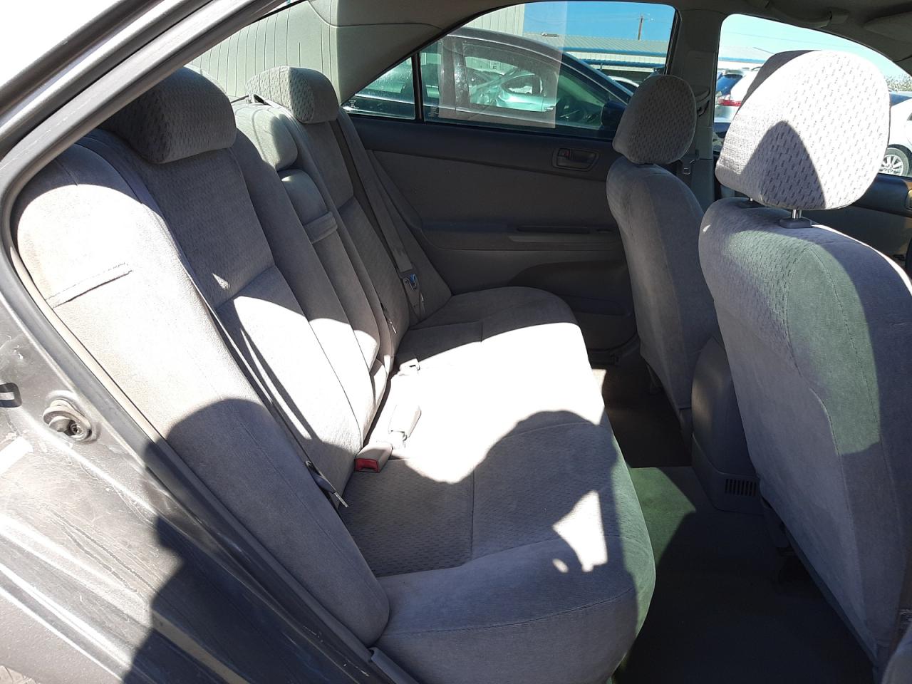 Photo 6 from auction – 2002 TOYOTA CAMRY LE with VIN 4T1BE32K22U572012