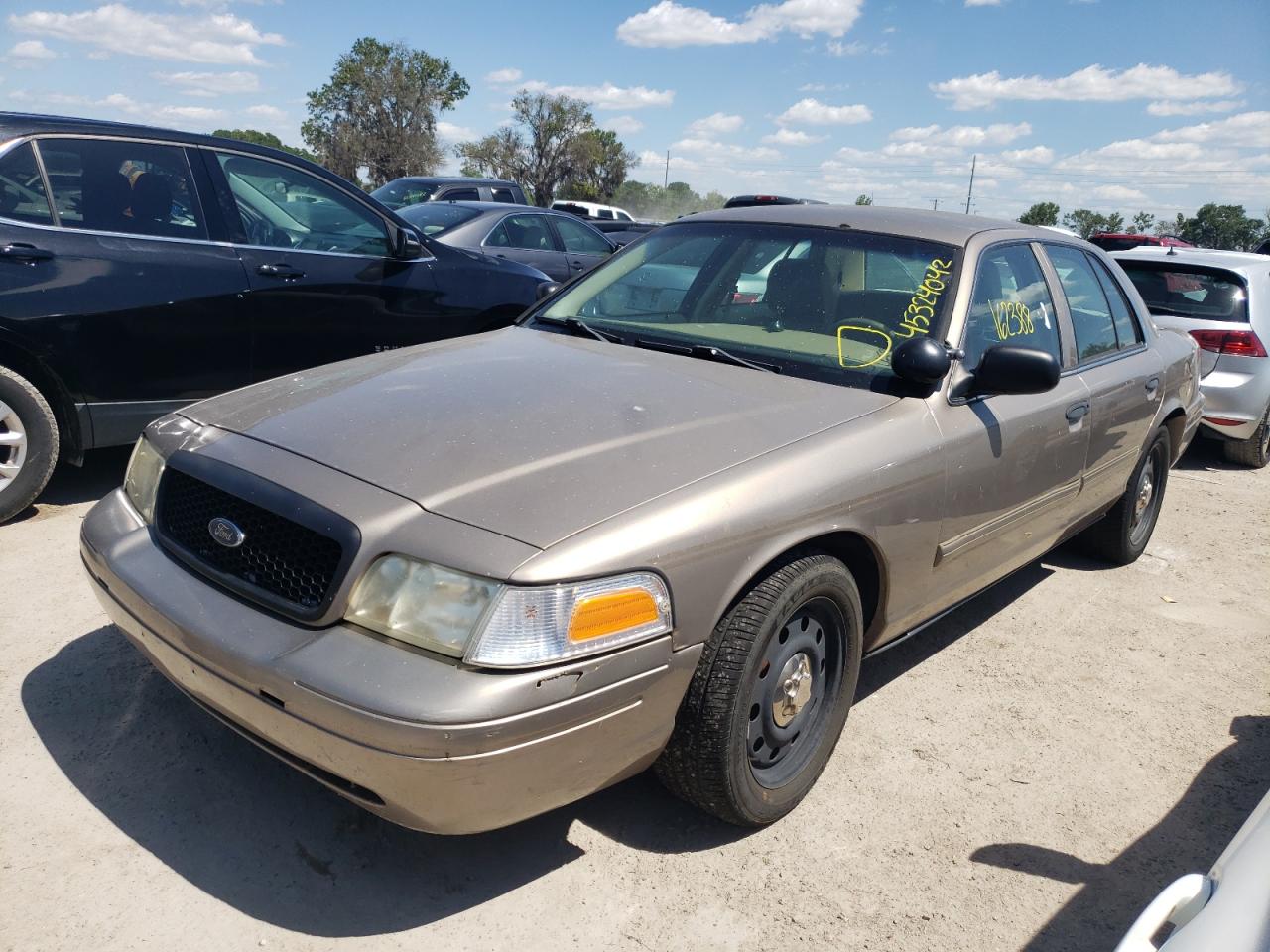 Photo 2 from auction – 2011 FORD CROWN VICT with VIN 2FABP7BV0BX120879