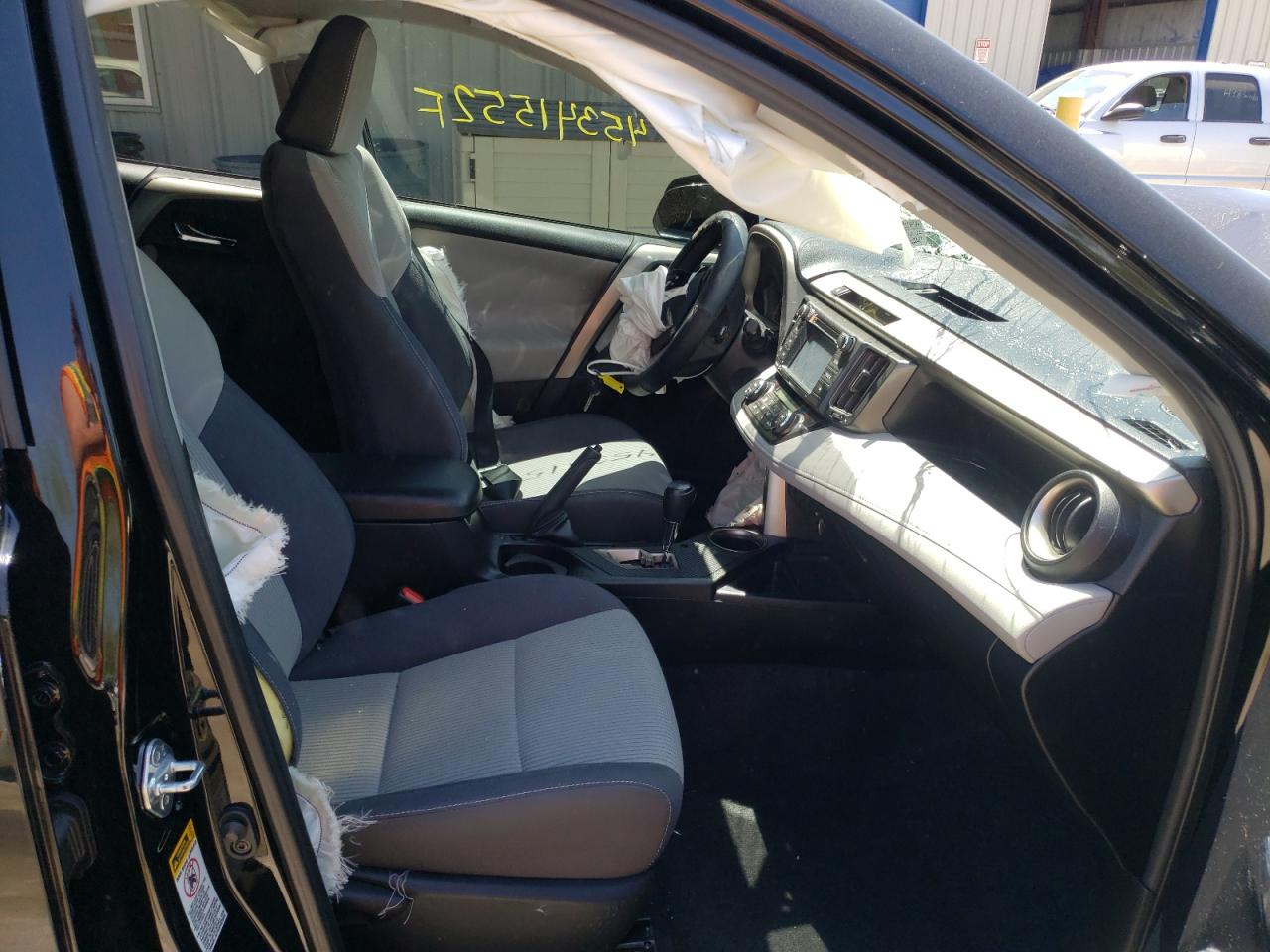Photo 19 from auction – 2015 TOYOTA RAV4 XLE with VIN 2T3RFREV3FW355151