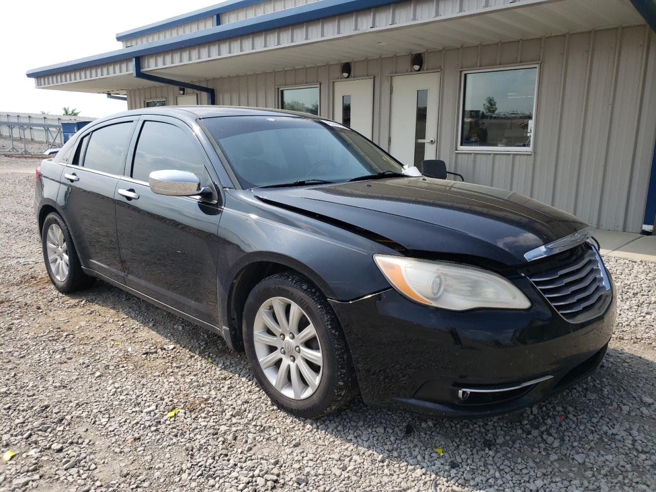 CHRYSLER 200 LIMITE 2013 with VIN 1C3CCBCG4DN579287 - Photo from auction