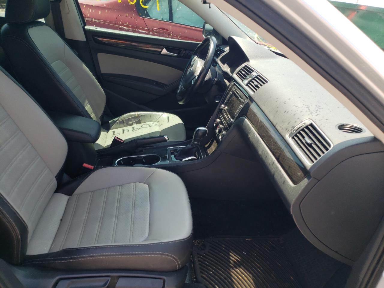 Photo 5 from auction – 2015 VOLKSWAGEN PASSAT SE with VIN 1VWBS7A37FC084407