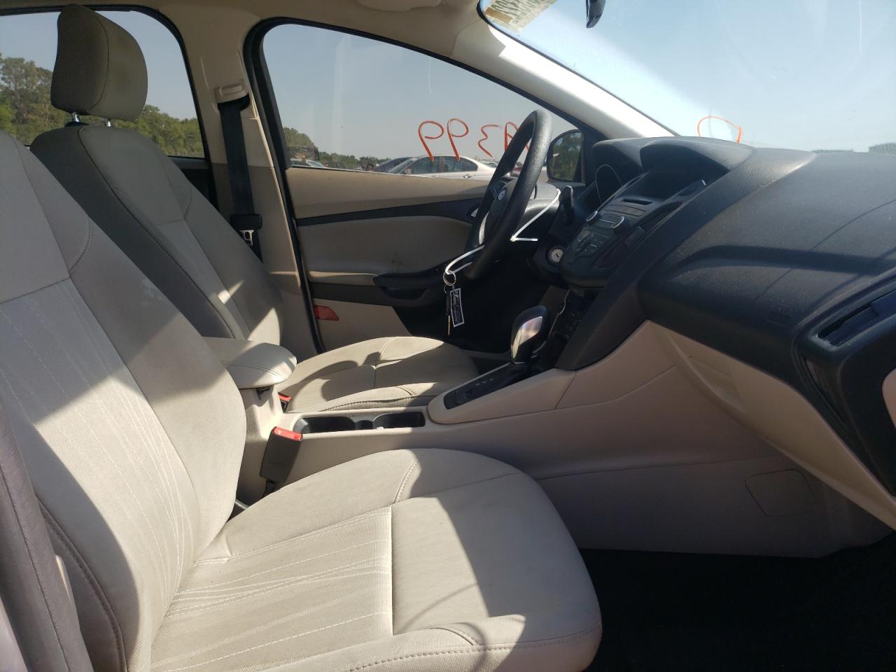Photo 5 from auction – 2017 FORD FOCUS SE with VIN 1FADP3FE2HL317263