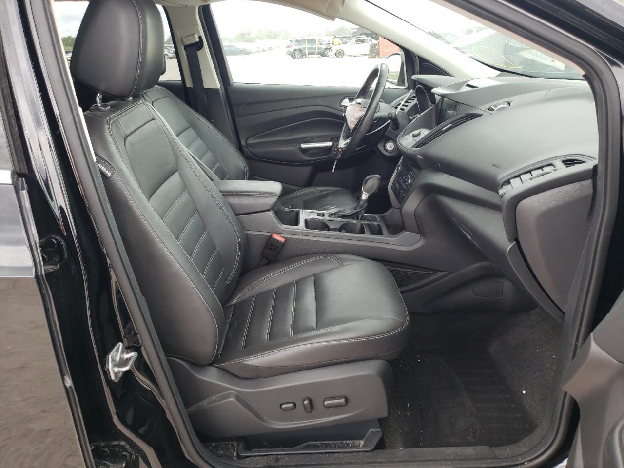 Photo 5 from auction – 2017 FORD ESCAPE SE with VIN 1FMCU9GD1HUB94388