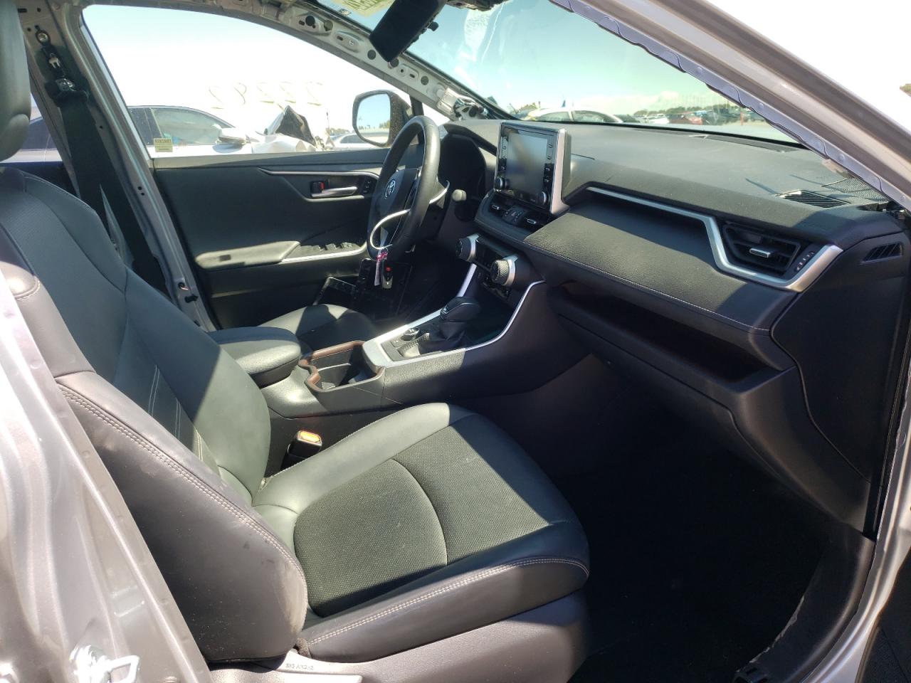 Photo 5 from auction – 2020 TOYOTA RAV4 LIMIT with VIN JTMDWRFV8LD538210