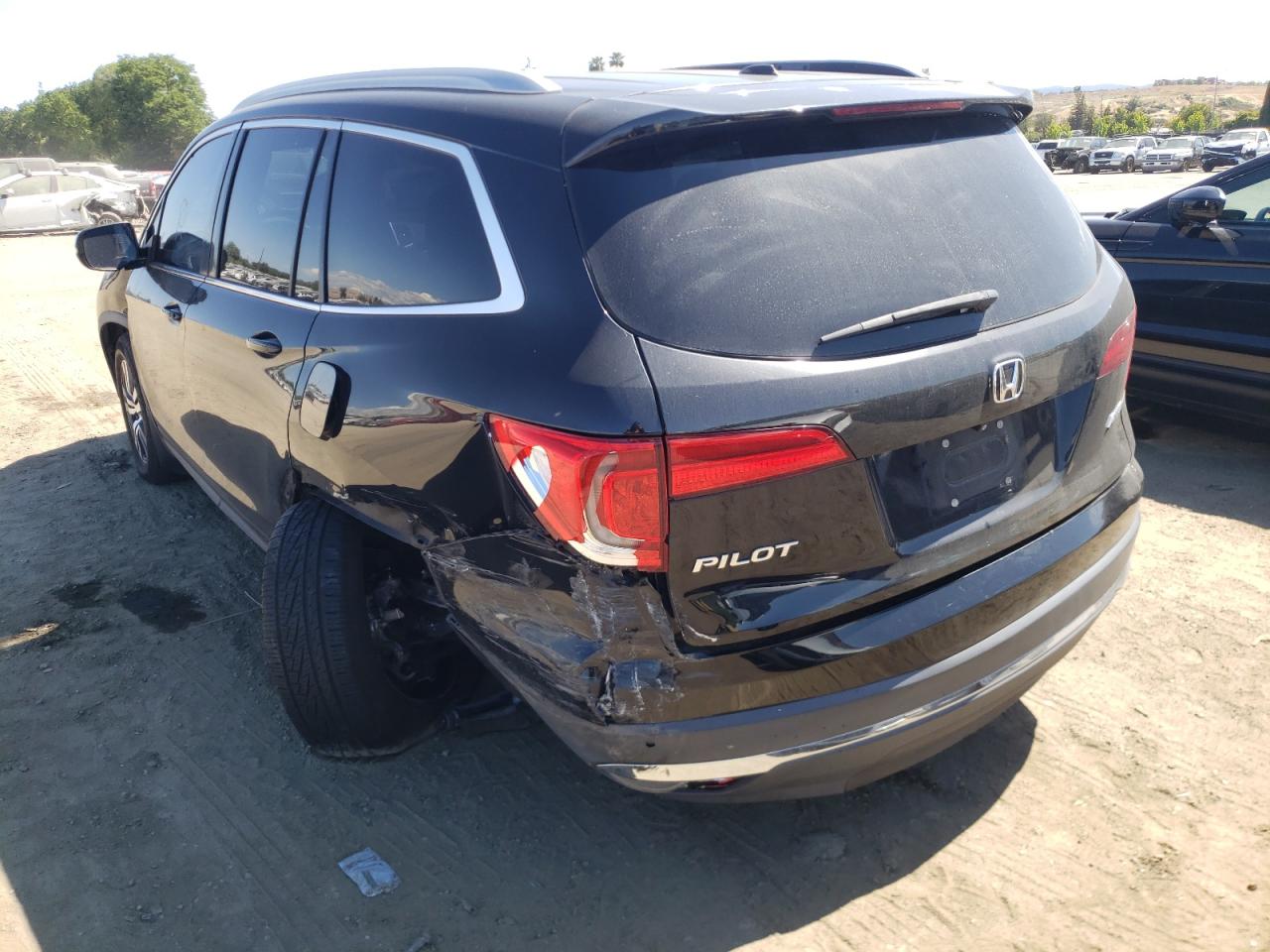 Photo 3 from auction – 2016 HONDA PILOT EXL with VIN 5FNYF6H8XGB004227