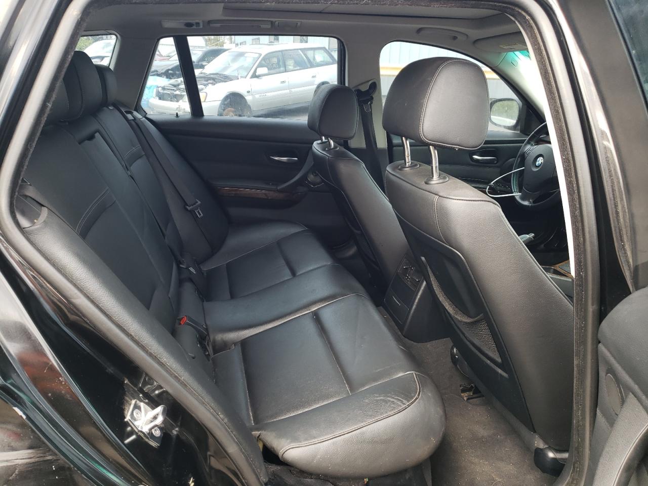Photo 6 from auction – 2009 BMW 328 XIT with VIN WBAUU33579A540075