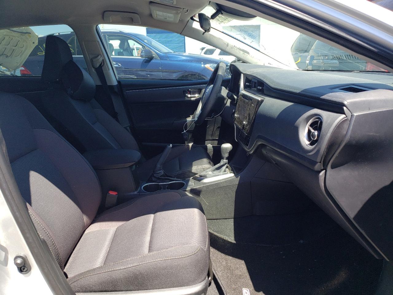 Photo 5 from auction – 2017 TOYOTA COROLLA L with VIN 5YFBURHEXHP699740