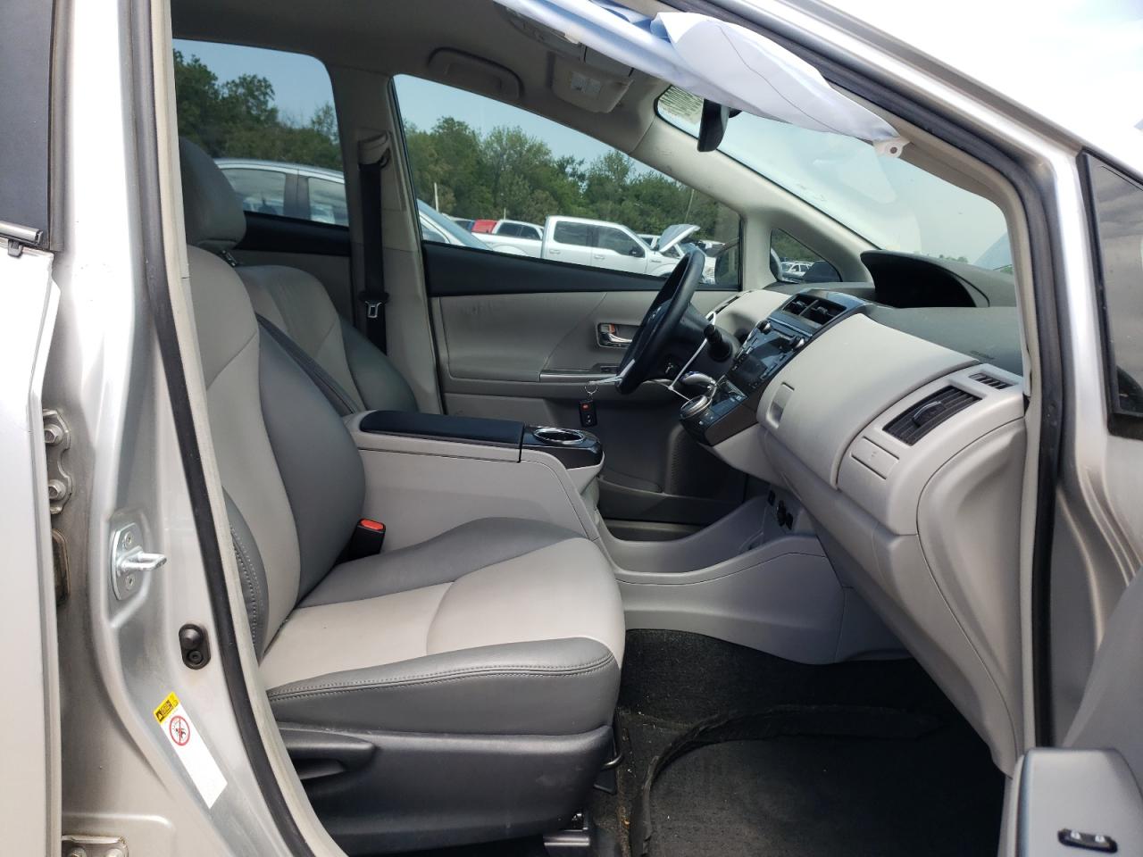 Photo 5 from auction – 2015 TOYOTA PRIUS V with VIN JTDZN3EU6FJ040253
