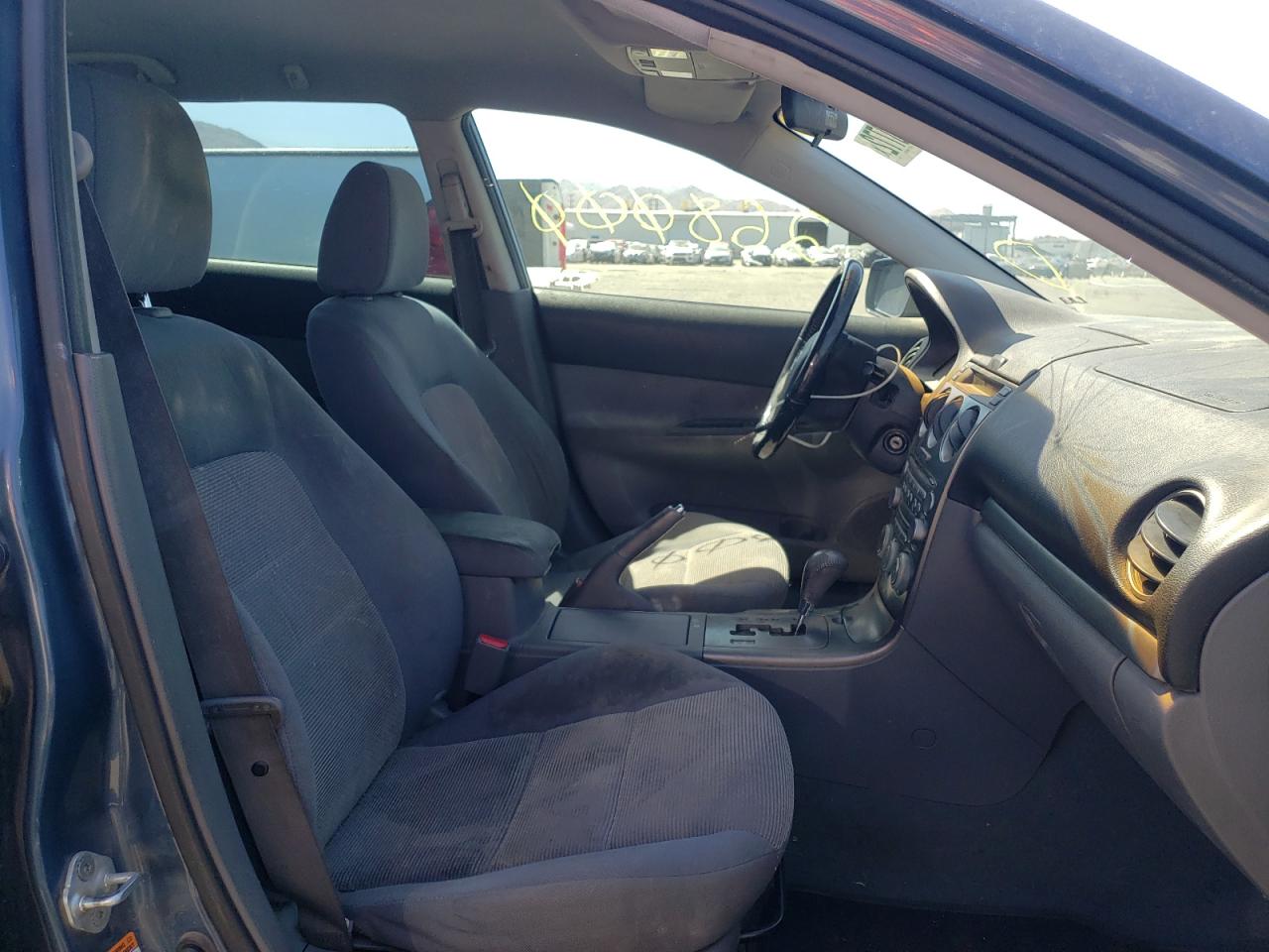Photo 5 from auction – 2005 MAZDA MAZDA3 with VIN 1YVHP82D755M33381