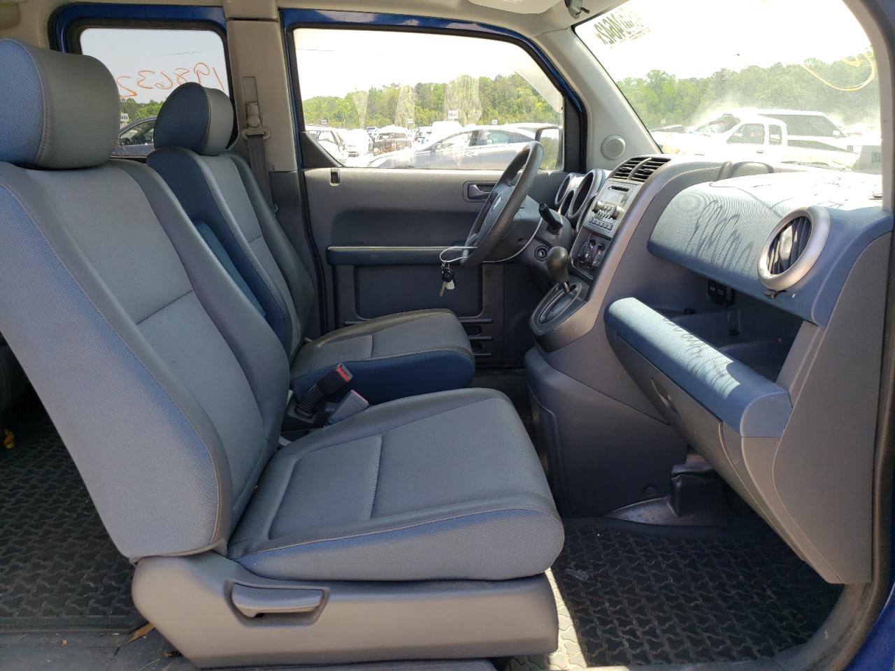 Photo 5 from auction – 2004 HONDA ELEMENT EX with VIN 5J6YH28554L000100