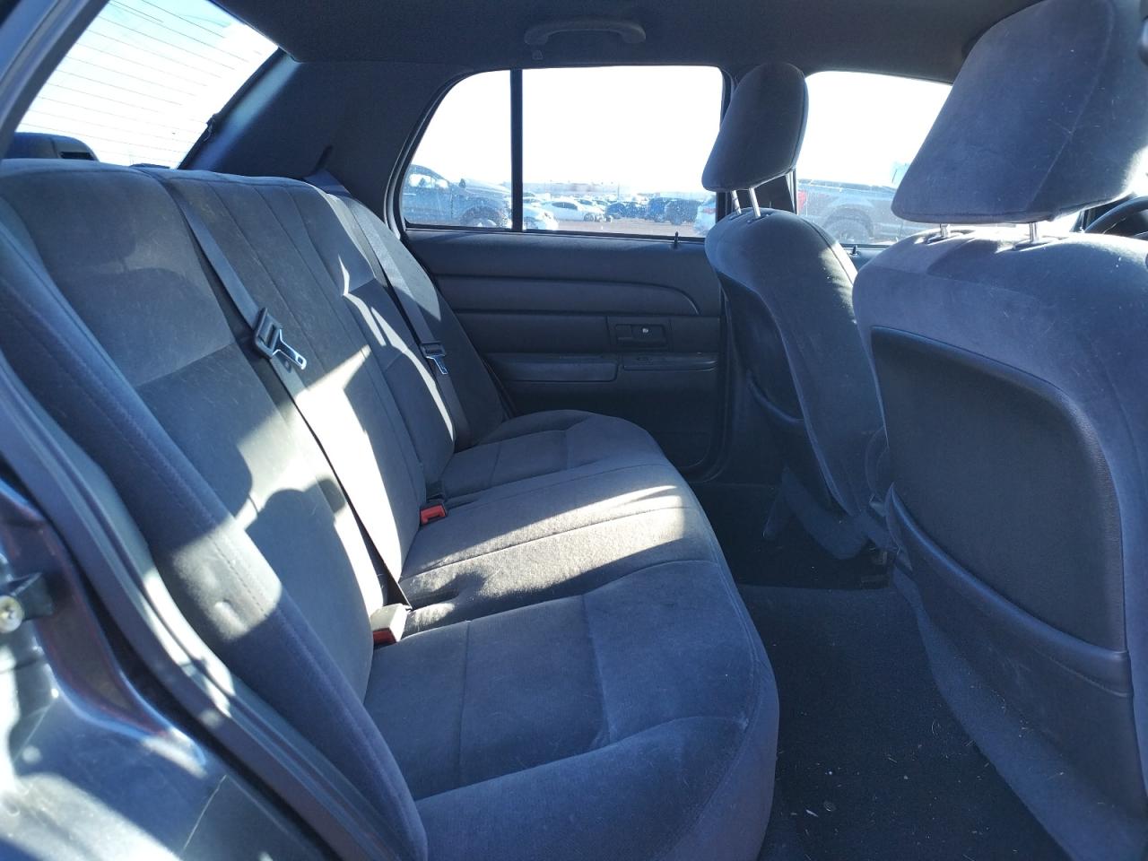 Photo 6 from auction – 2004 FORD CROWN VICT with VIN 2FAFP73W84X112783