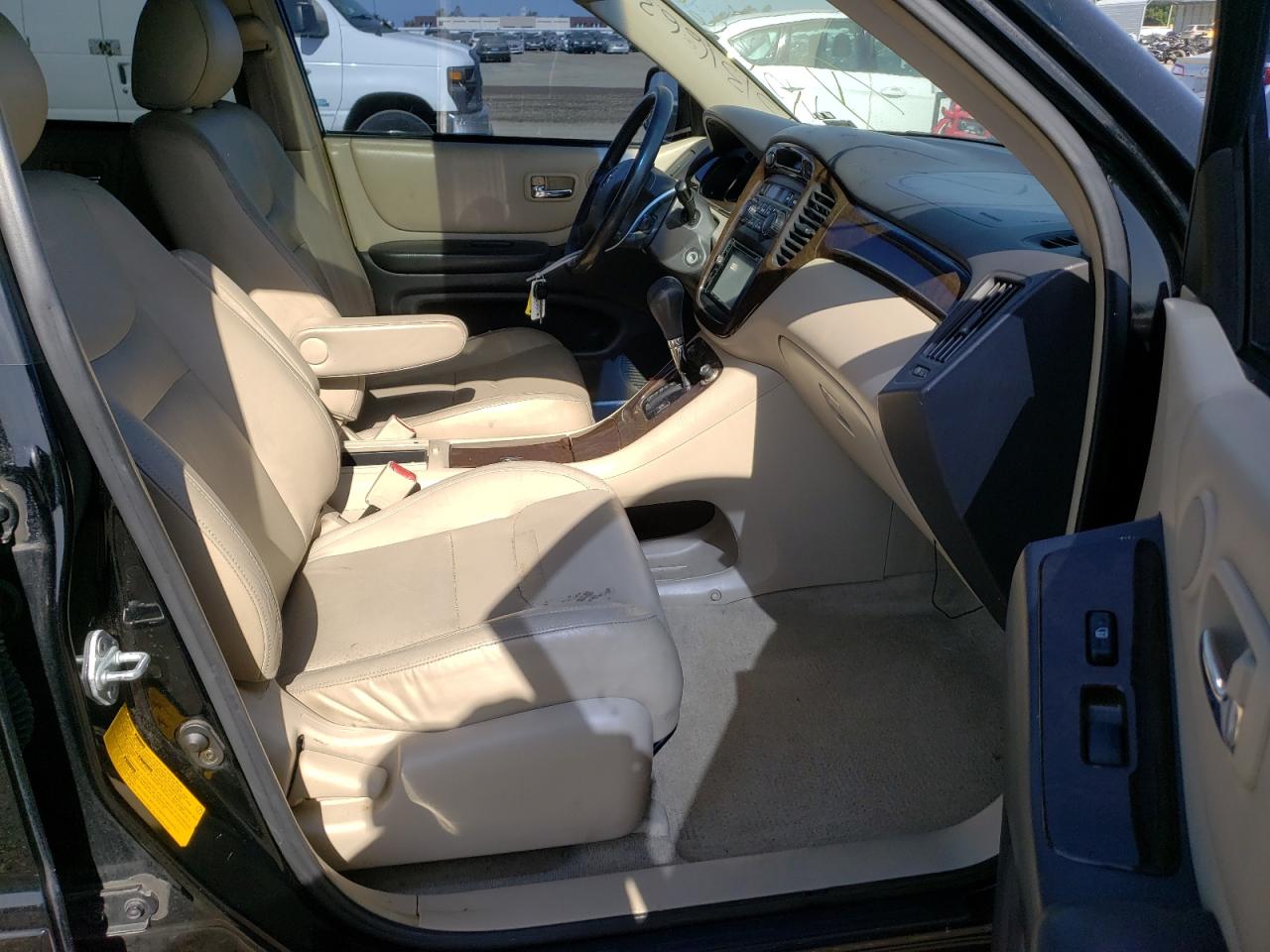 Photo 5 from auction – 2002 TOYOTA HIGHLANDER with VIN JTEGF21A820036159