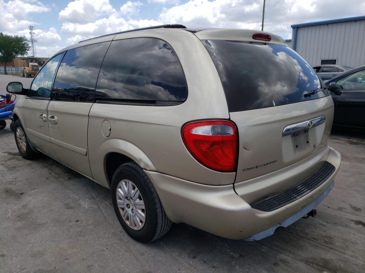 Photo 3 from auction – 2006 CHRYSLER TOWN & COU with VIN 2A4GP44R36R732528