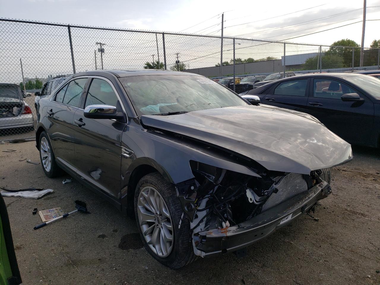 FORD TAURUS LIM 2015 with VIN 1FAHP2F80FG196096 - Photo from auction