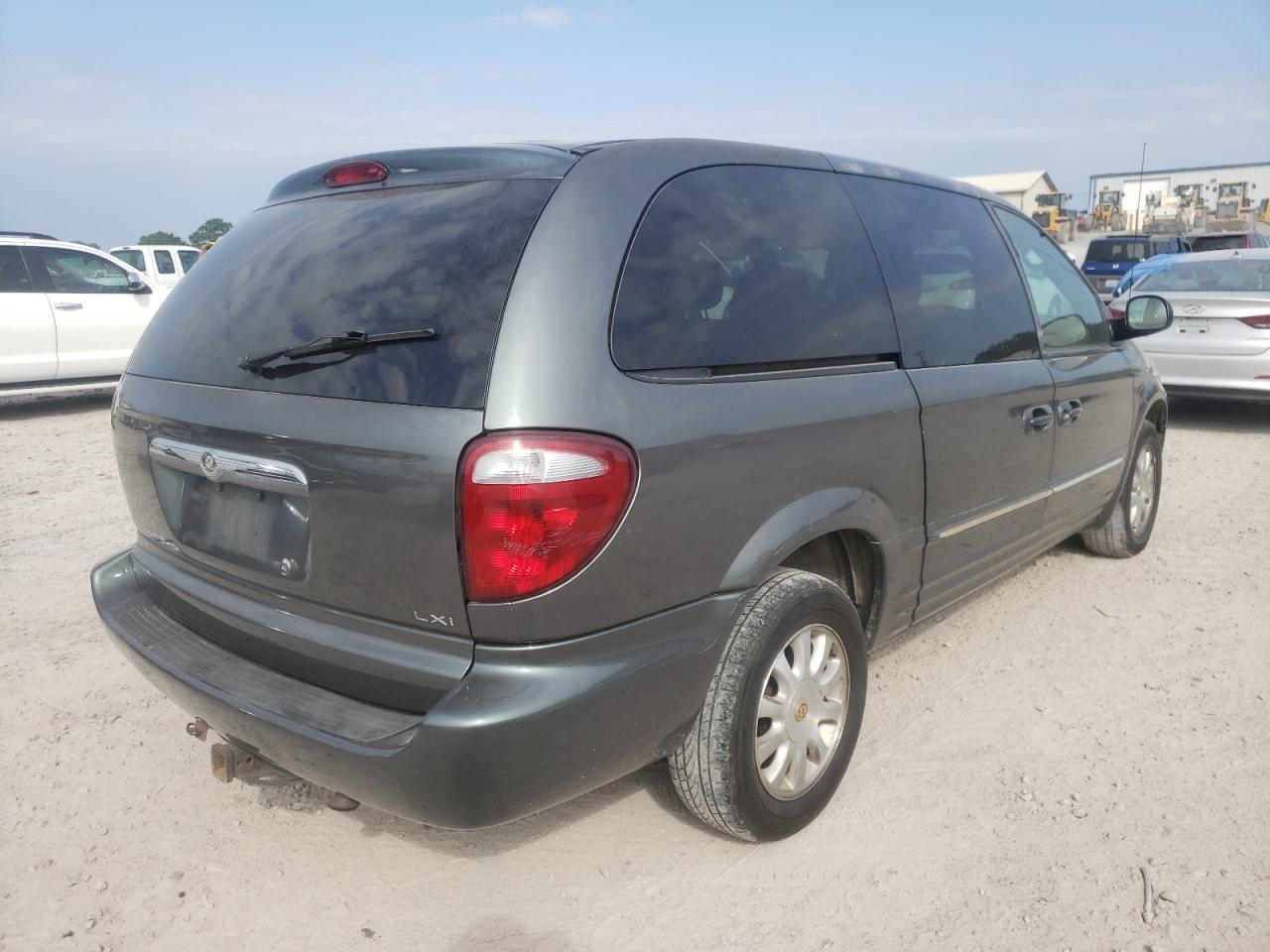 Photo 4 from auction – 2002 CHRYSLER TOWN & COU with VIN 2C8GP54L02R791018