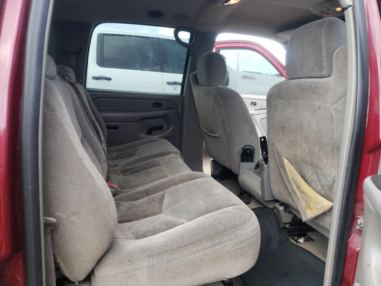 Photo 6 from auction – 2005 CHEVROLET SUBURBAN K with VIN 1GNFK16Z25J246749