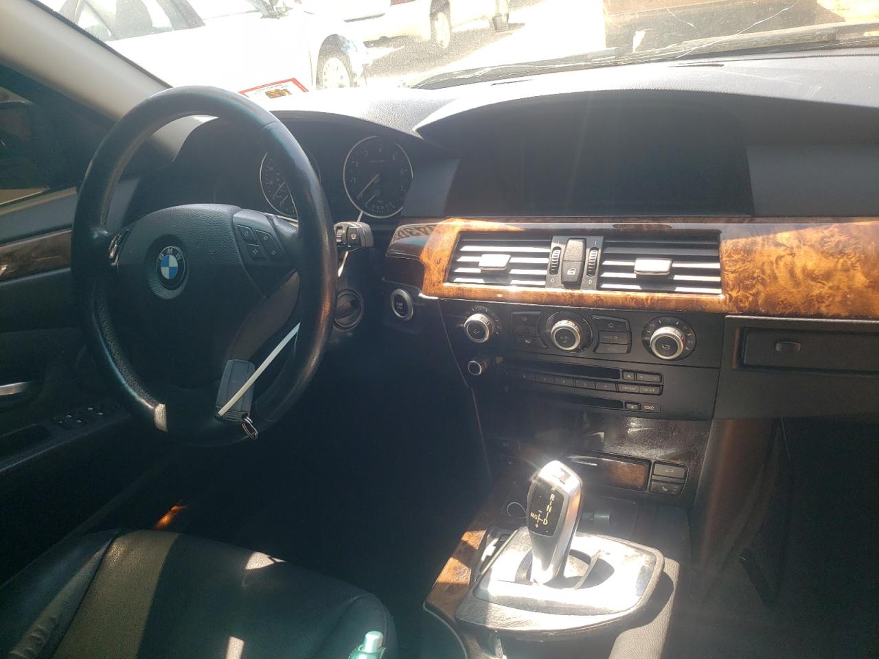 Photo 9 from auction – 2008 BMW 528 I with VIN WBANU53568CT18291