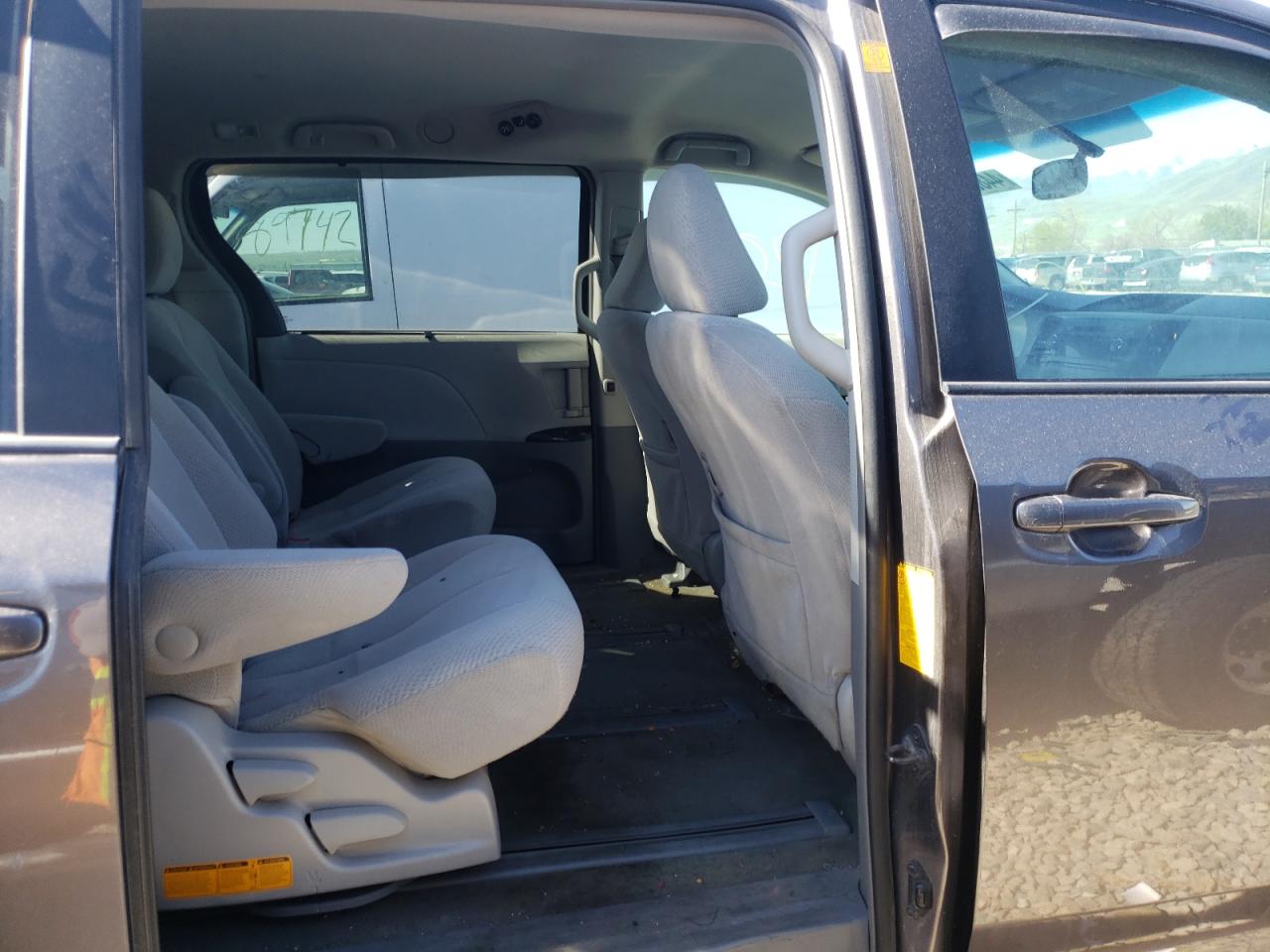 Photo 6 from auction – 2012 TOYOTA SIENNA LE with VIN 5TDJK3DC2CS044023