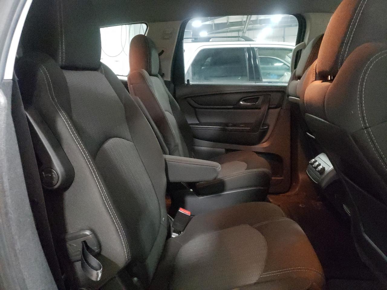 Photo 6 from auction – 2015 CHEVROLET TRAVERSE L with VIN 1GNKVGKD3FJ352955
