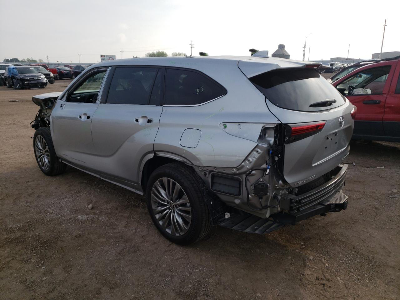 Foto 3 de la subasta – 2021 TOYOTA HIGHLANDER con VIN 5TDFZRBH2MS103897