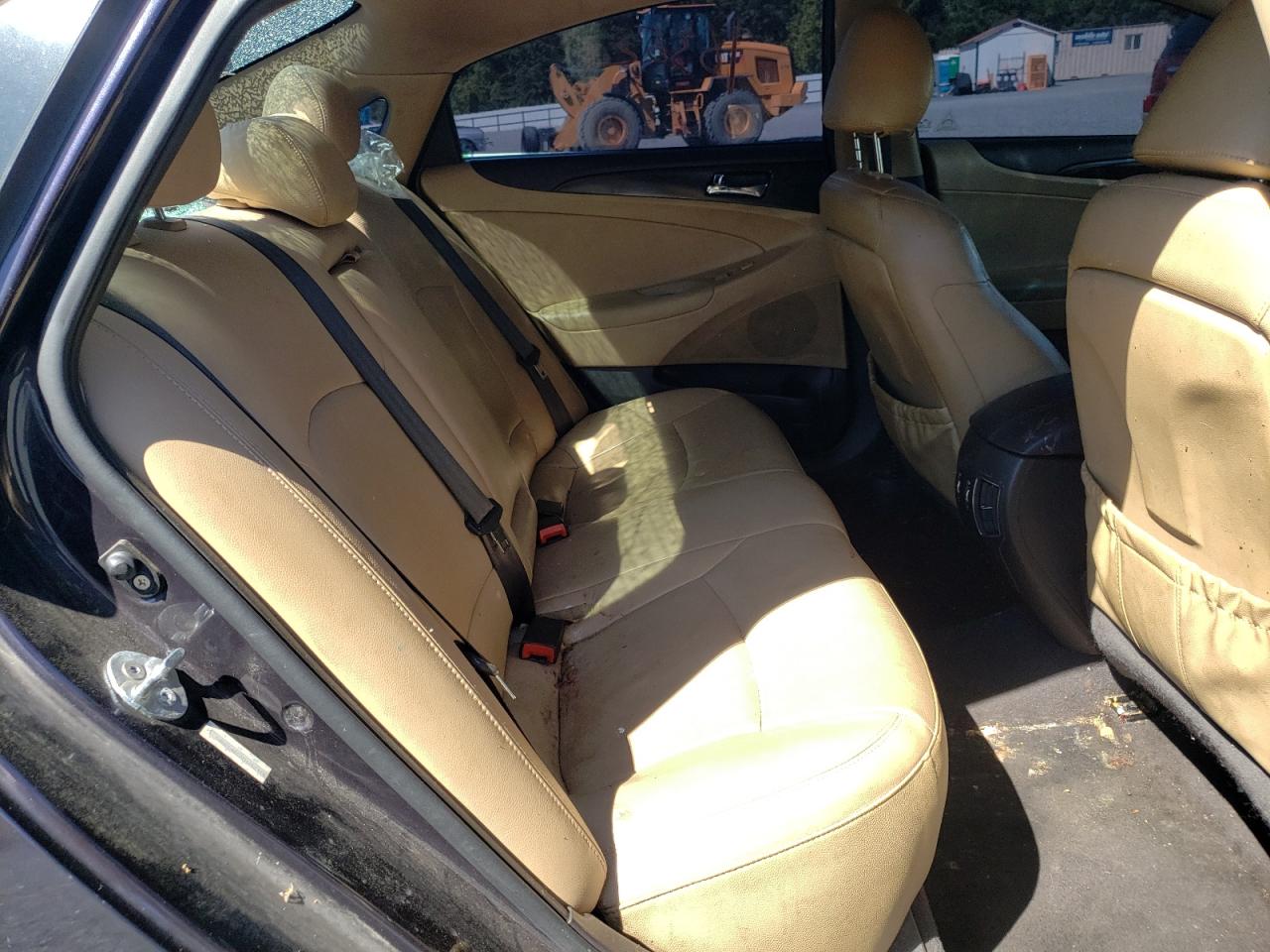 Photo 6 from auction – 2011 HYUNDAI SONATA SE with VIN 5NPEC4AC3BH152129