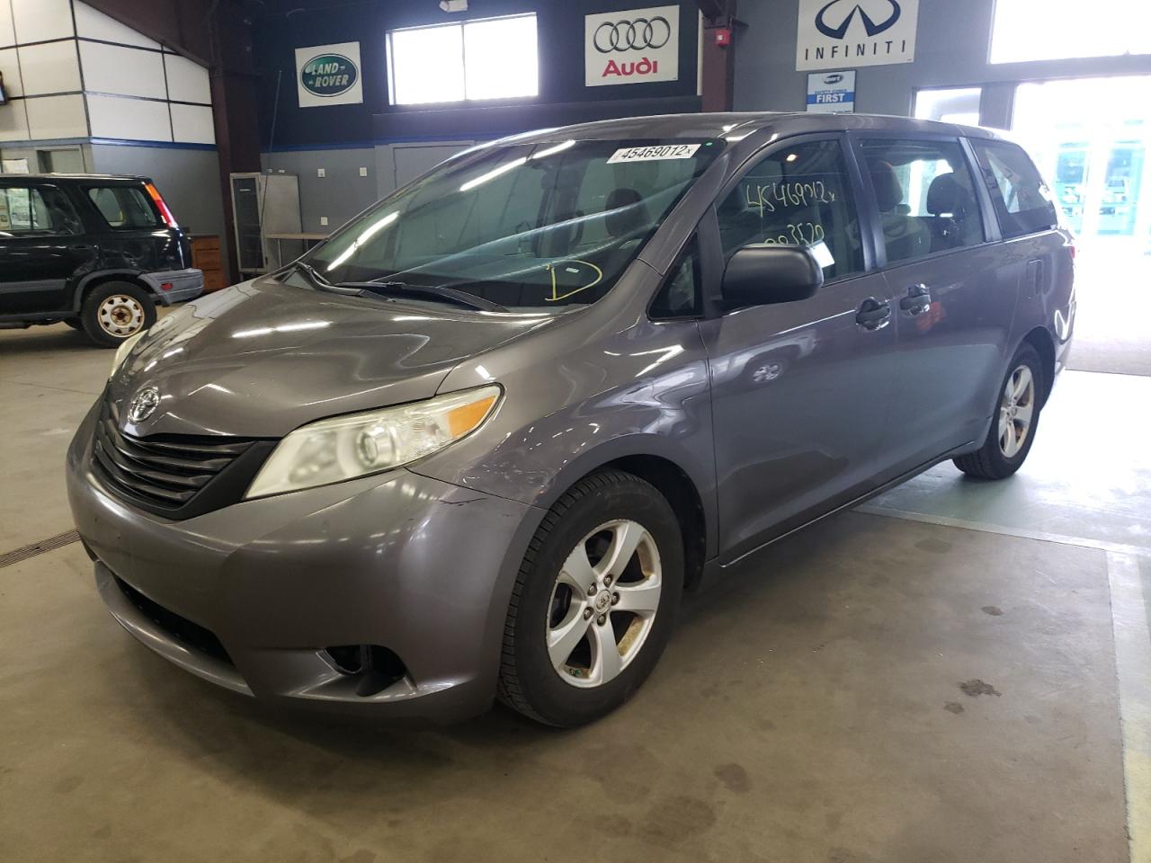 Photo 2 from auction – 2011 TOYOTA SIENNA with VIN 5TDZK3DC3BS024123