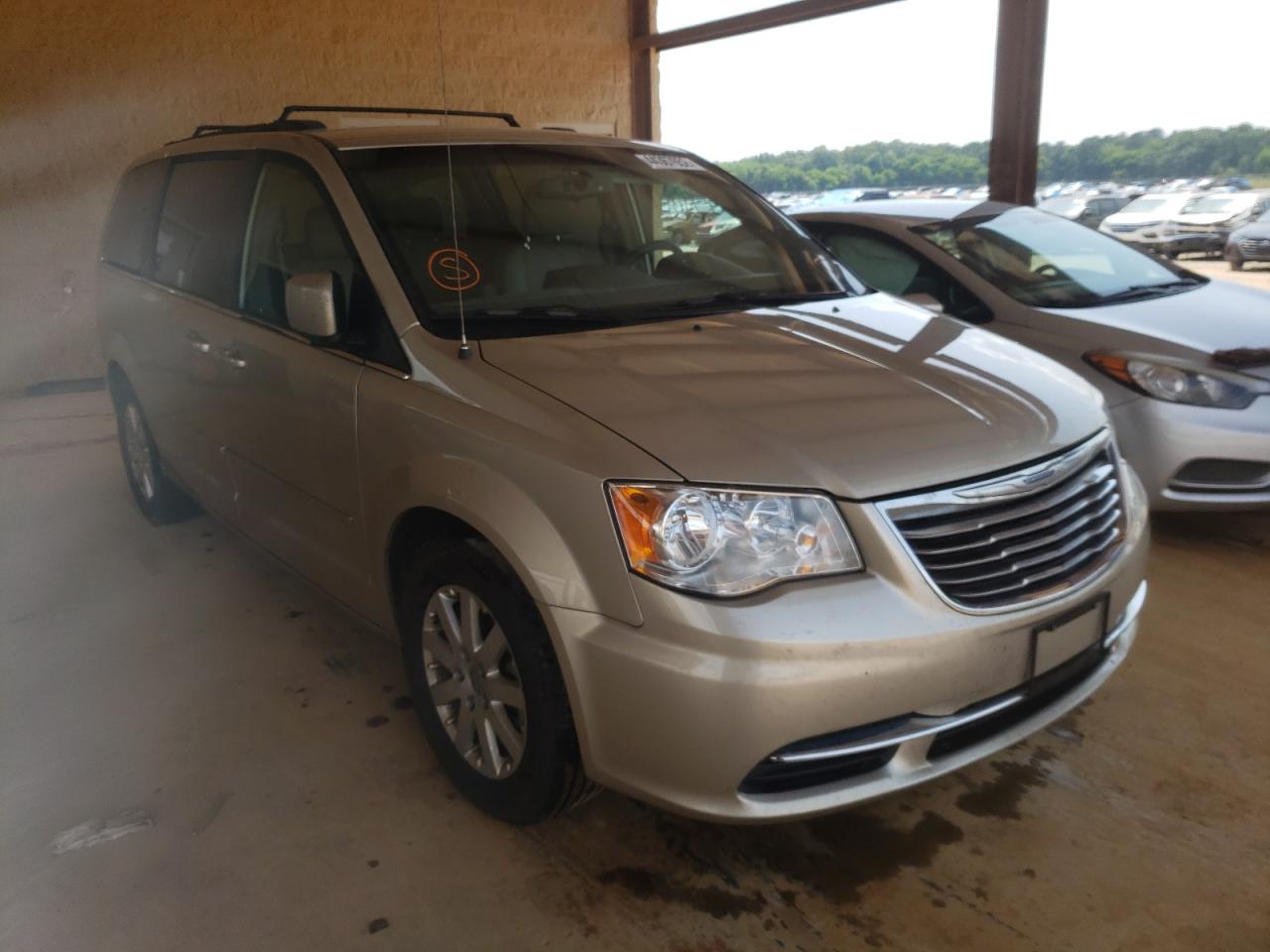CHRYSLER TOWN & COU 2016 with VIN 2C4RC1AG4GR105057 - Photo from auction