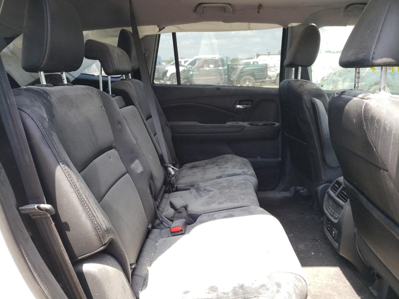 Photo 6 from auction – 2017 HONDA PILOT TOUR with VIN 5FNYF5H93HB018006