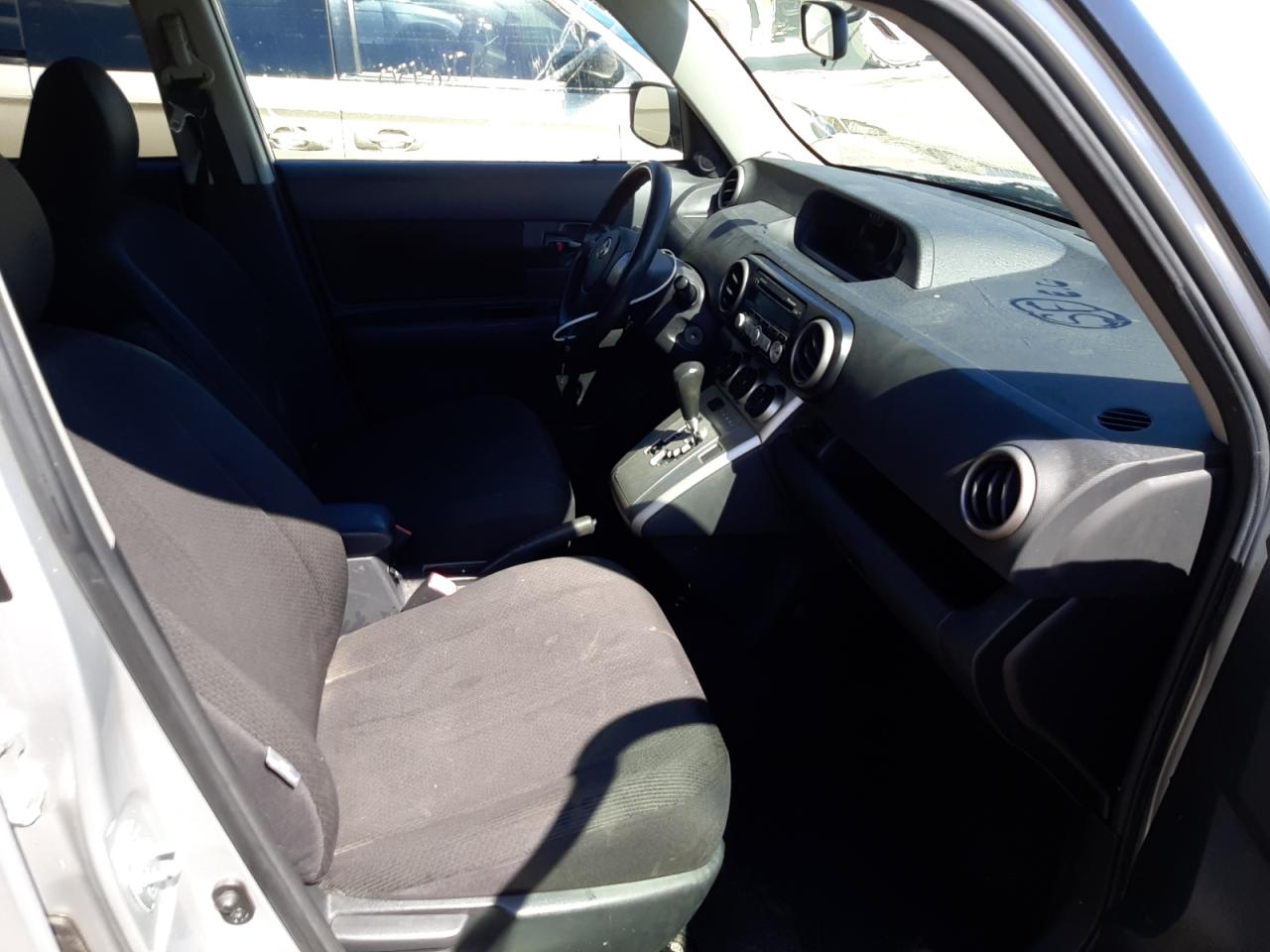 Photo 5 from auction – 2008 SCION XB with VIN JTLKE50E481035850