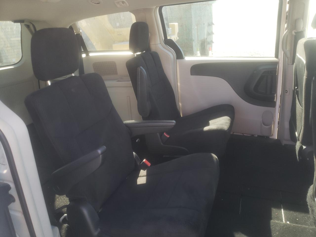 Photo 6 from auction – 2011 CHRYSLER TOWN & COU with VIN 2A4RR5DG0BR781817