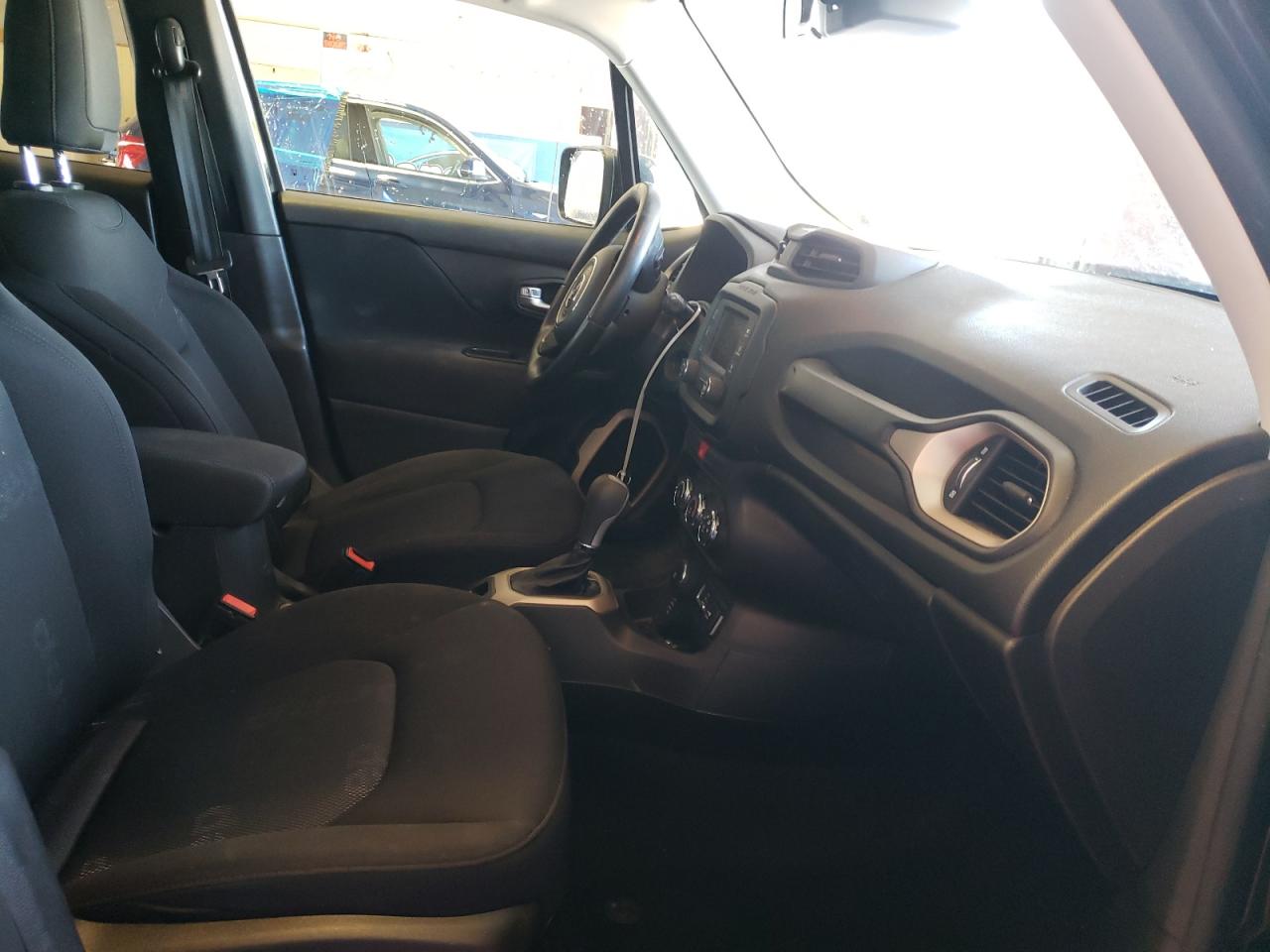 Photo 5 from auction – 2017 JEEP RENEGADE L with VIN ZACCJBBB3HPE98415