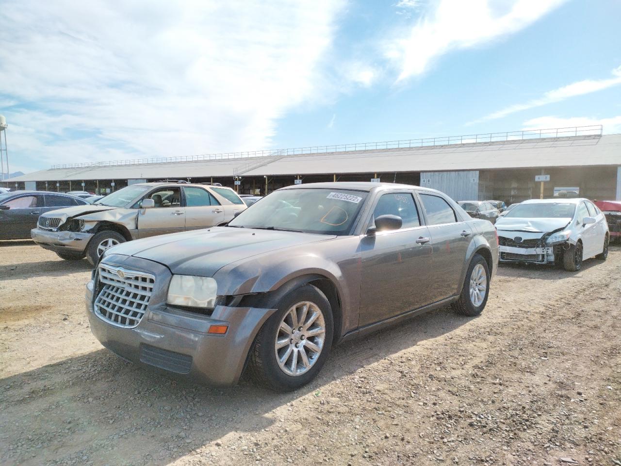 Photo 2 from auction – 2008 CHRYSLER 300 LX with VIN 2C3KA43R28H187857