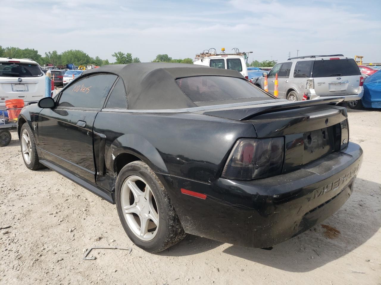 Photo 3 from auction – 2000 FORD MUSTANG with VIN 1FAFP4447YF263420