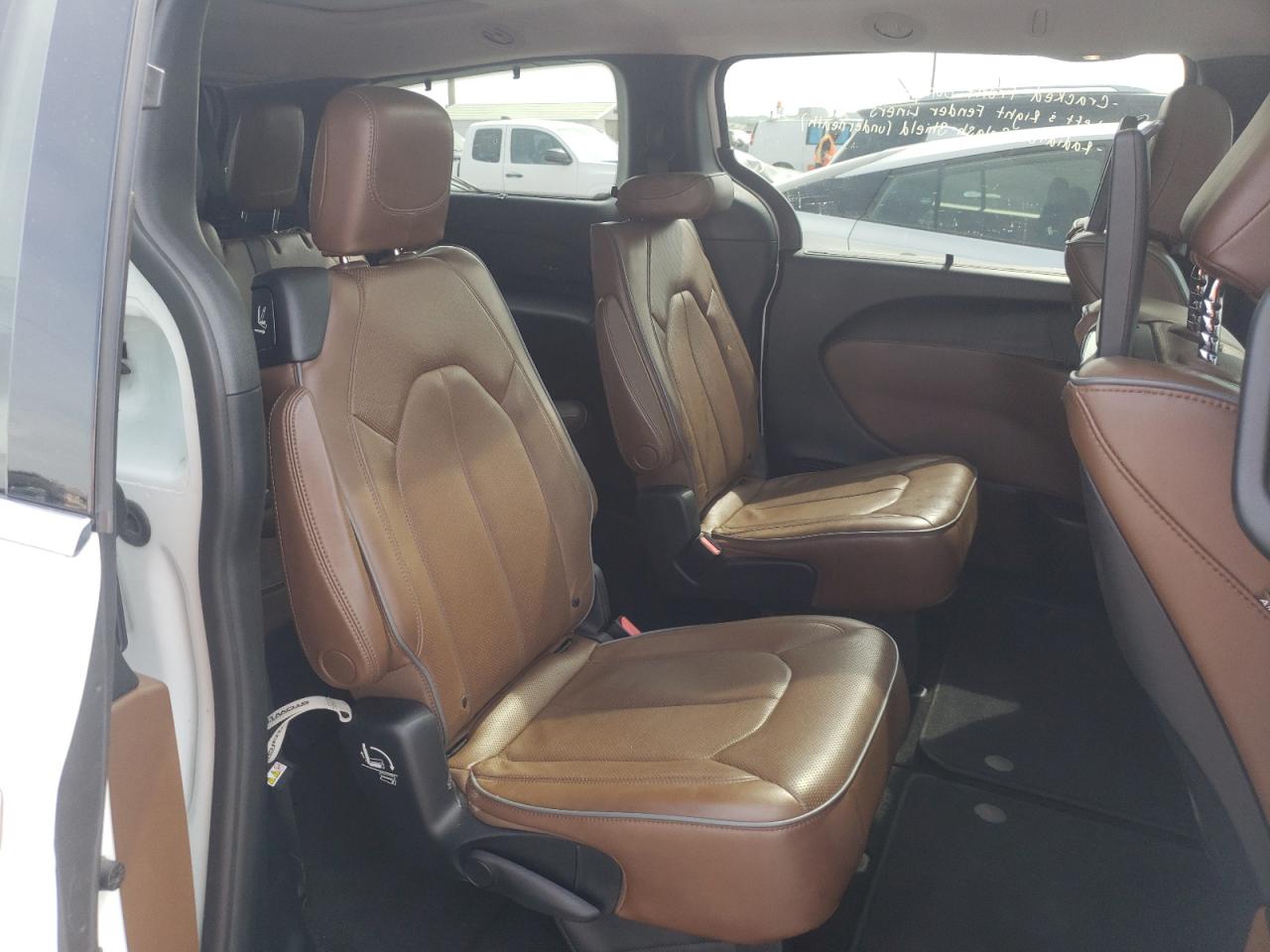 Photo 6 from auction – 2018 CHRYSLER PACIFICA L with VIN 2C4RC1GG2JR261838
