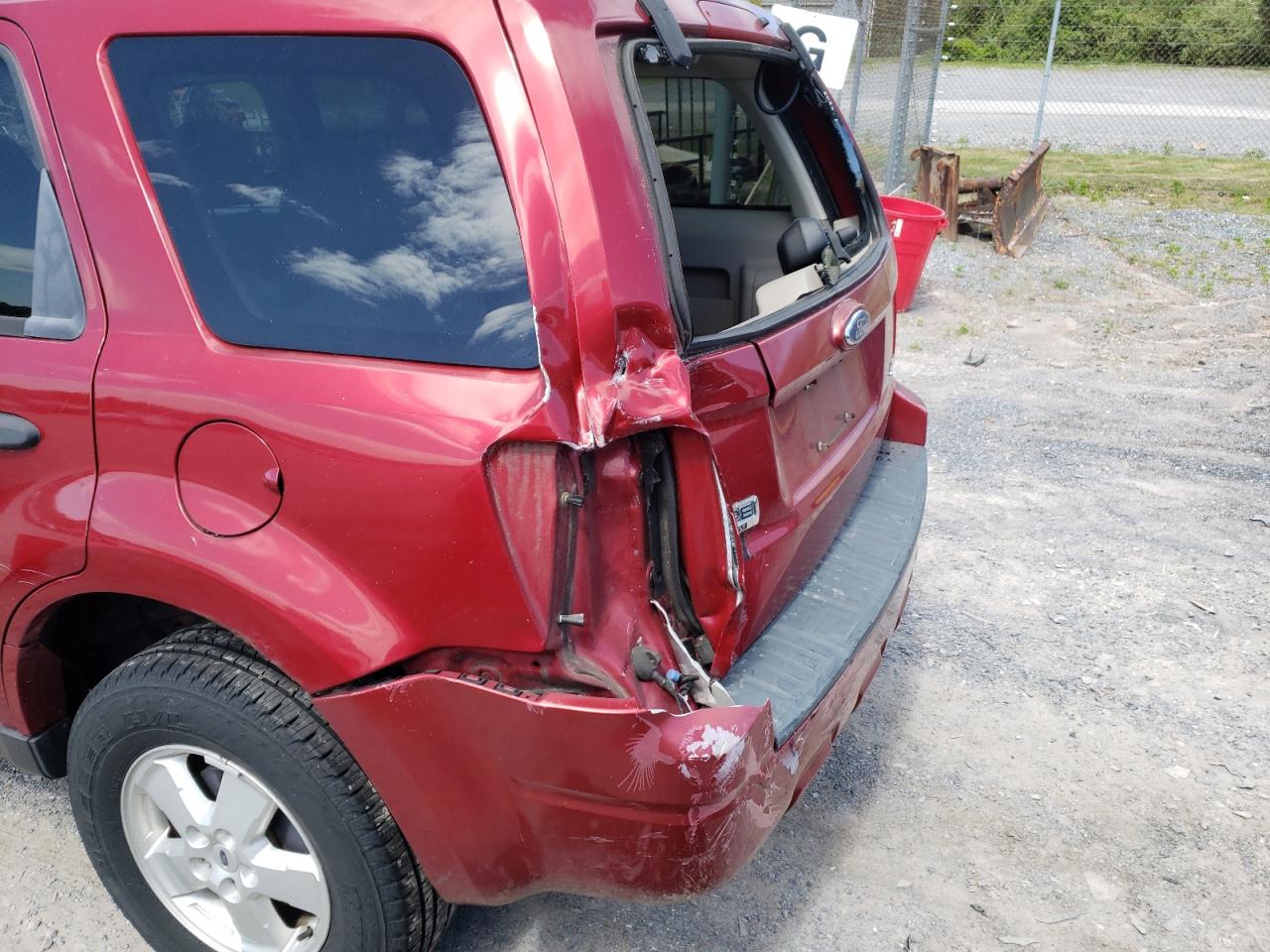 Photo 9 from auction – 2008 FORD ESCAPE XLT with VIN 1FMCU93198KA34475