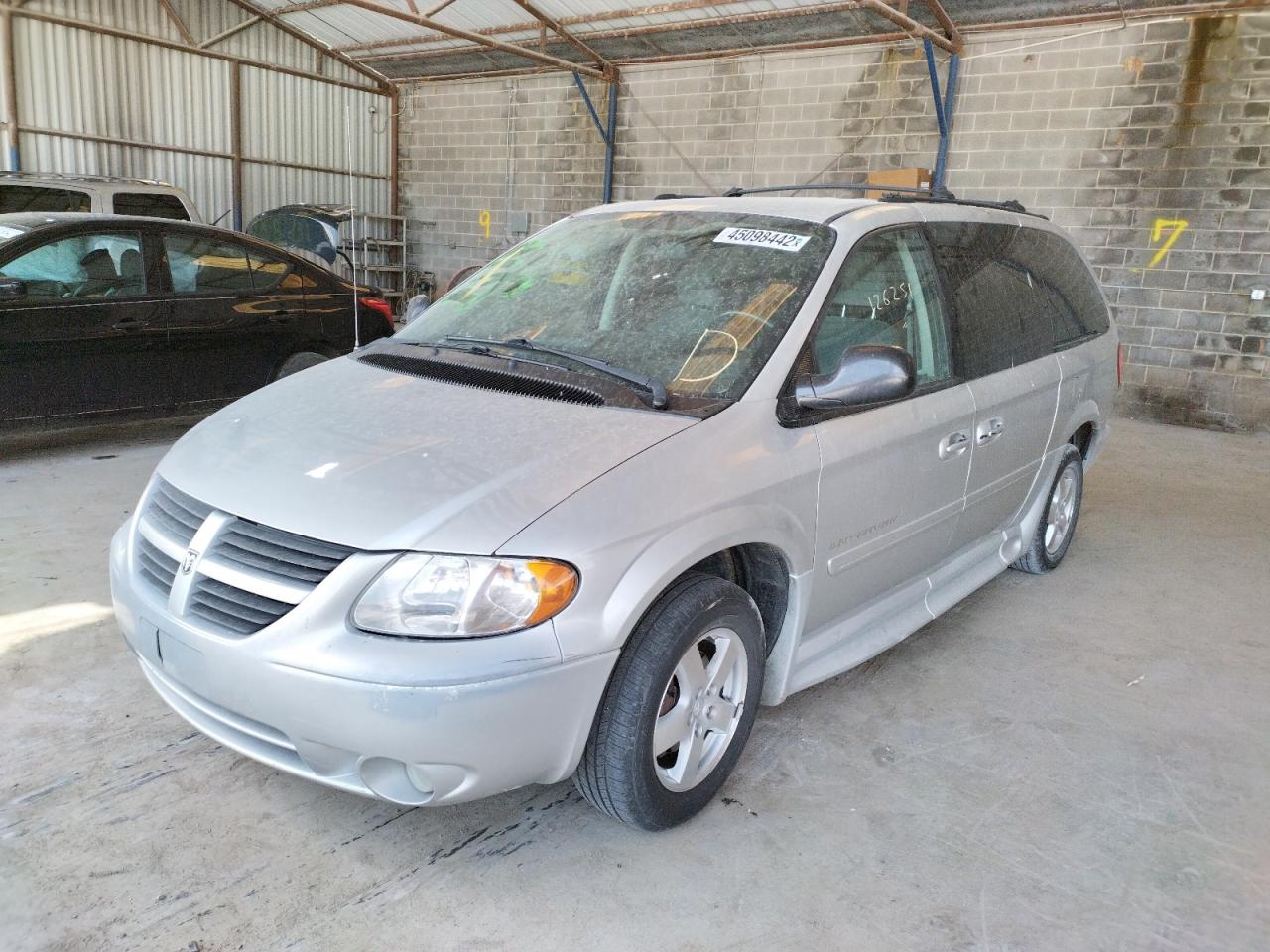 صورة رقم 2 من المزاد - 2005 DODGE GRAND CARA مع VIN 2D4GP44L05R596457