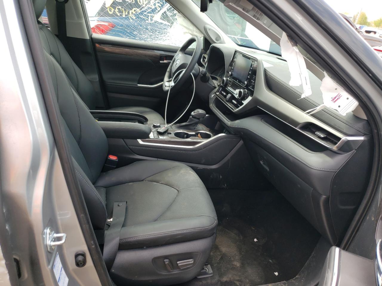 Photo 5 from auction – 2021 TOYOTA HIGHLANDER with VIN 5TDDZRBHXMS531904