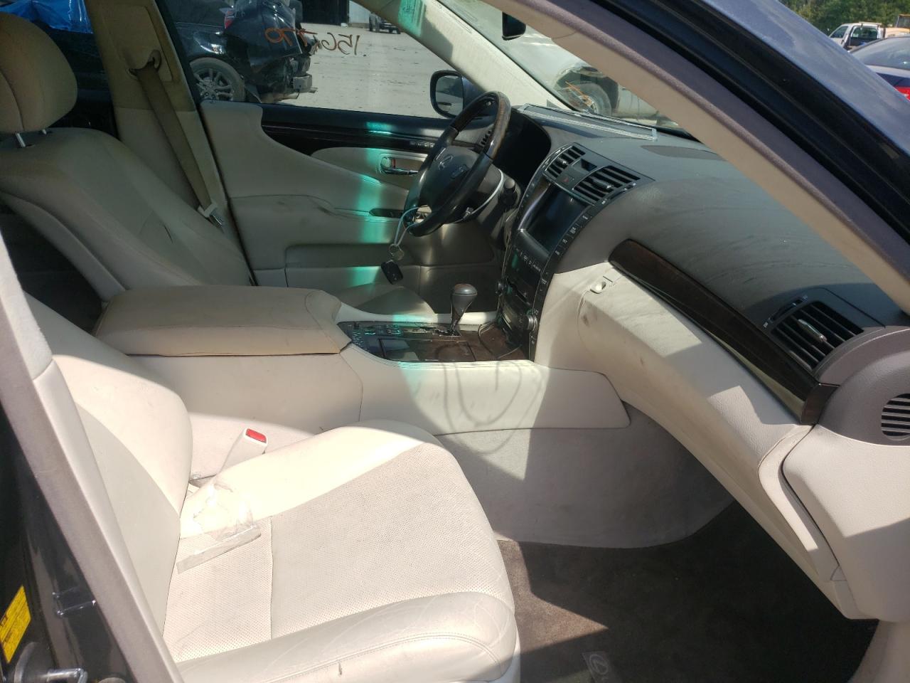 Photo 5 from auction – 2008 LEXUS LS 460L with VIN JTHGL46F985028773