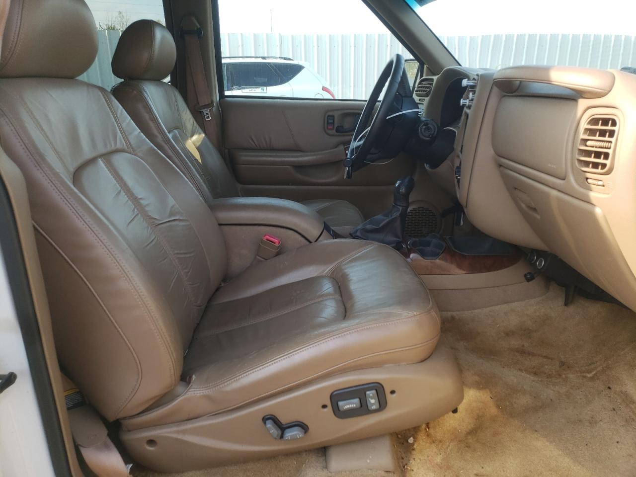 Photo 5 from auction – 2000 OLDSMOBILE BRAVADA with VIN 1GHDT13W0Y2215726