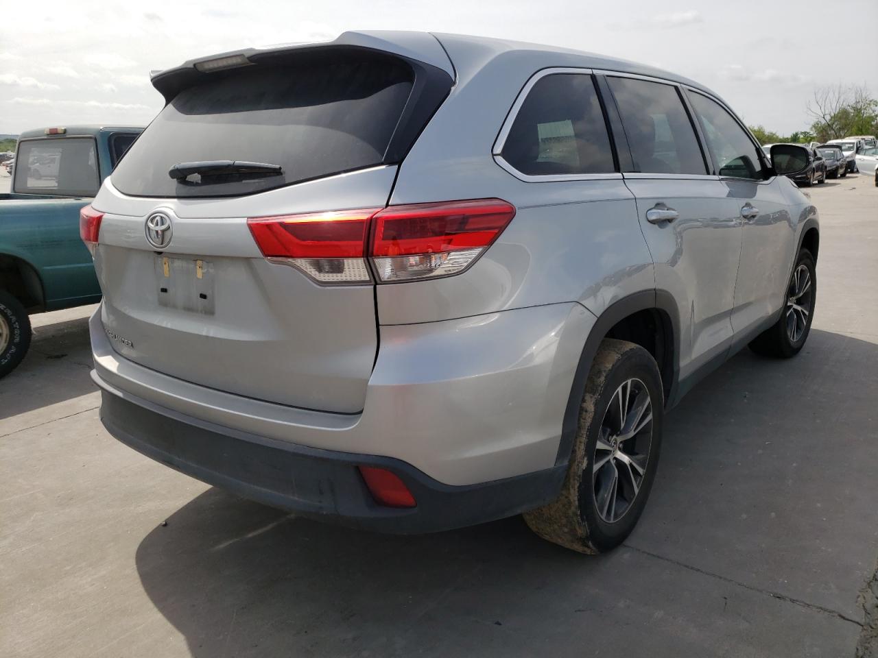 Photo 4 from auction – 2019 TOYOTA HIGHLANDER with VIN 5TDZARFH5KS046428