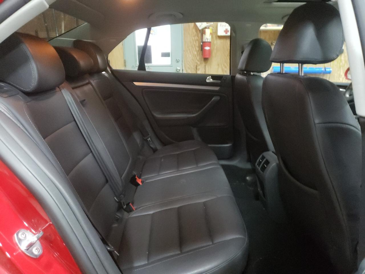 Photo 6 from auction – 2008 VOLKSWAGEN JETTA WOLF with VIN 3VWRJ71K28M182156