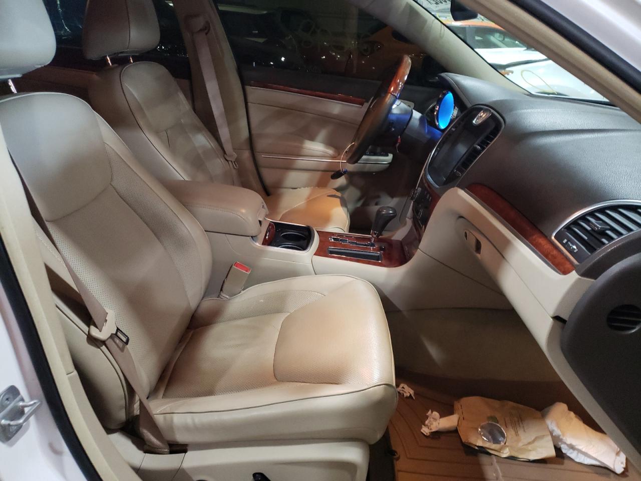 Photo 5 from auction – 2011 CHRYSLER 300 LIMITE with VIN 2C3CA5CGXBH528812