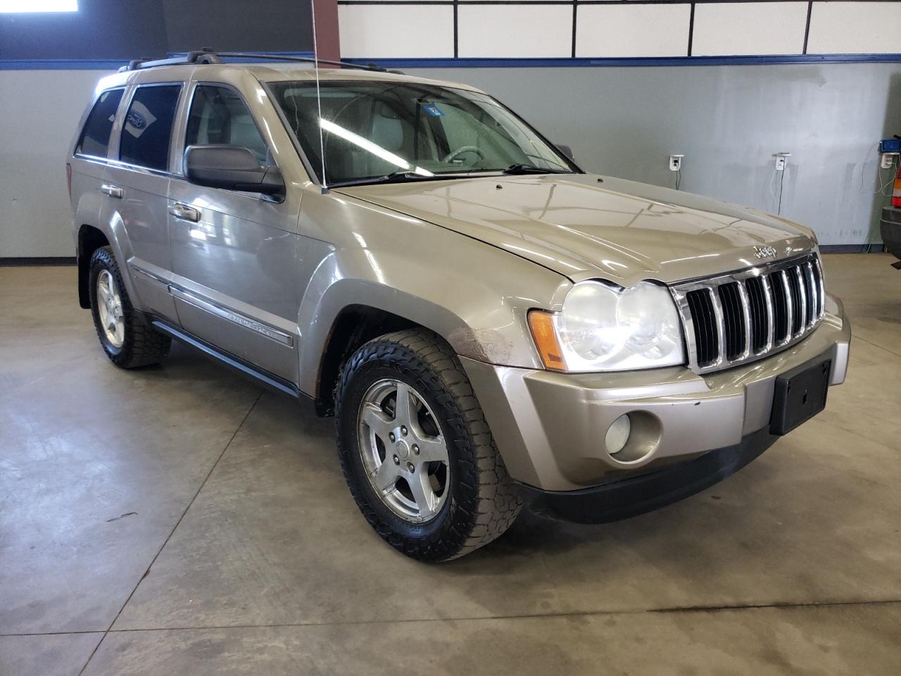 JEEP GRAND CHER 2005 with VIN 1J8HR58N55C611775 - Photo from auction
