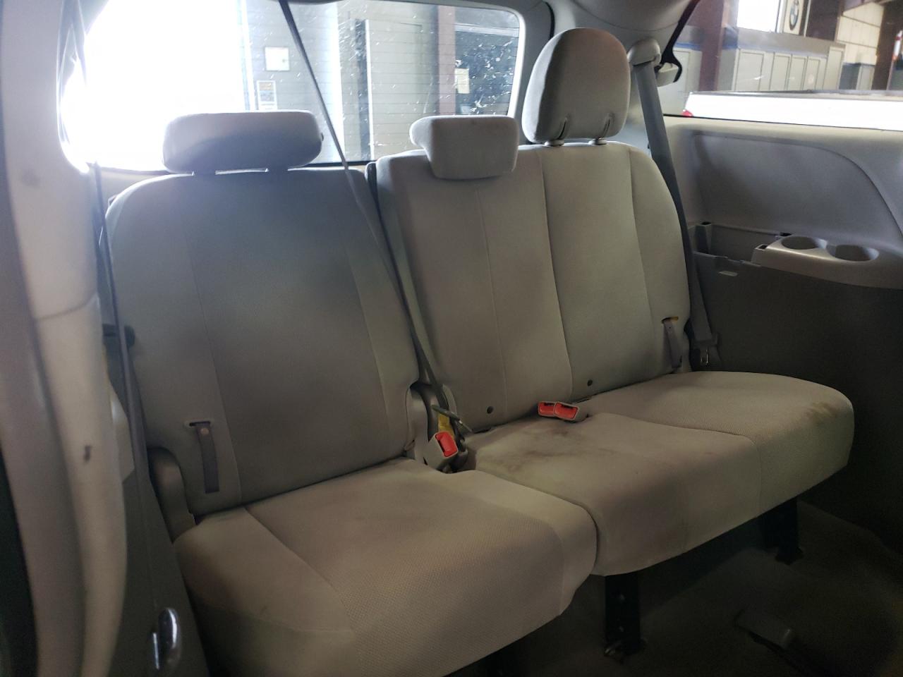 Photo 9 from auction – 2011 TOYOTA SIENNA with VIN 5TDZK3DC3BS024123