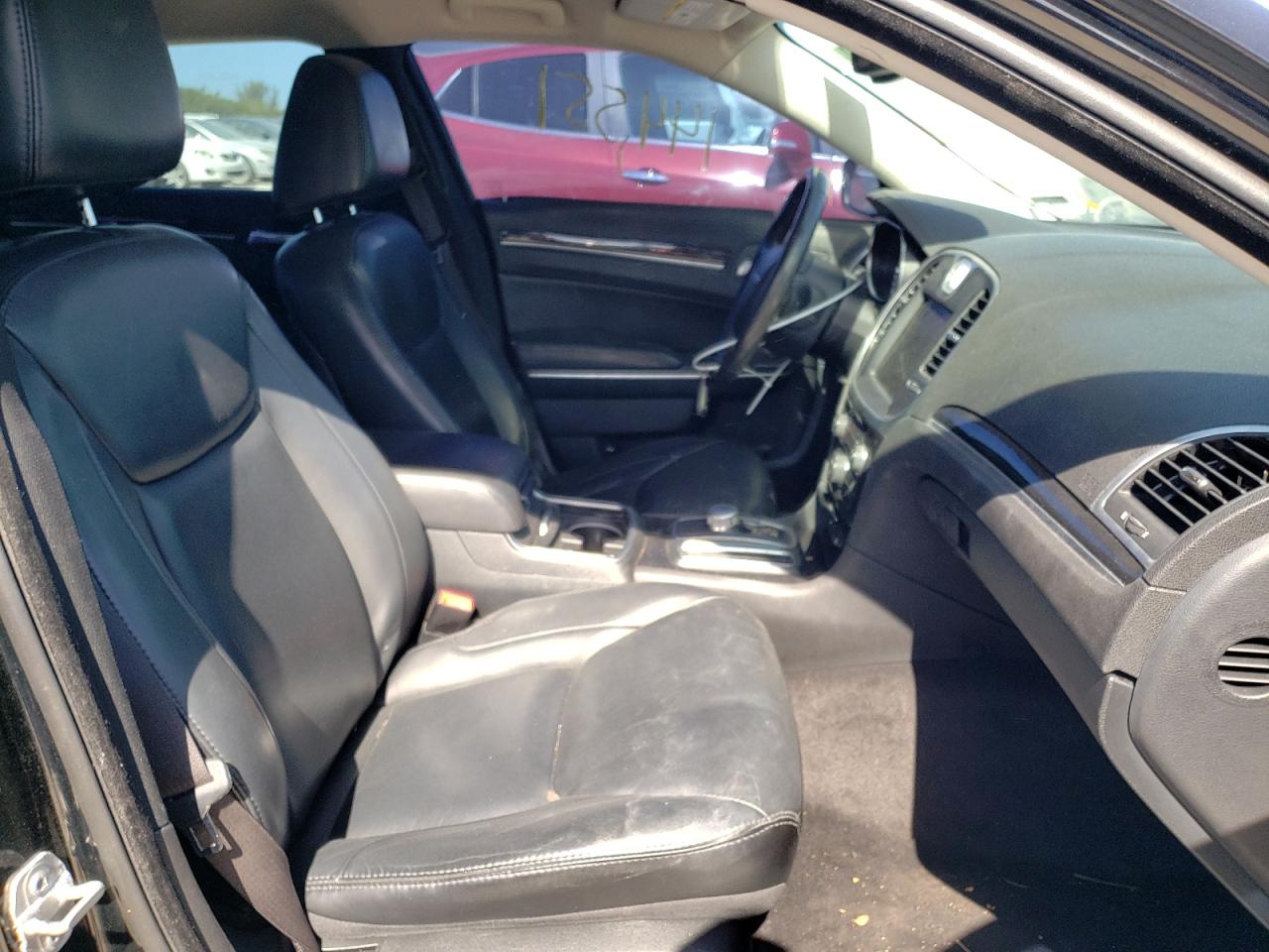 Photo 5 from auction – 2016 CHRYSLER 300 LIMITE with VIN 2C3CCAAG2GH161577