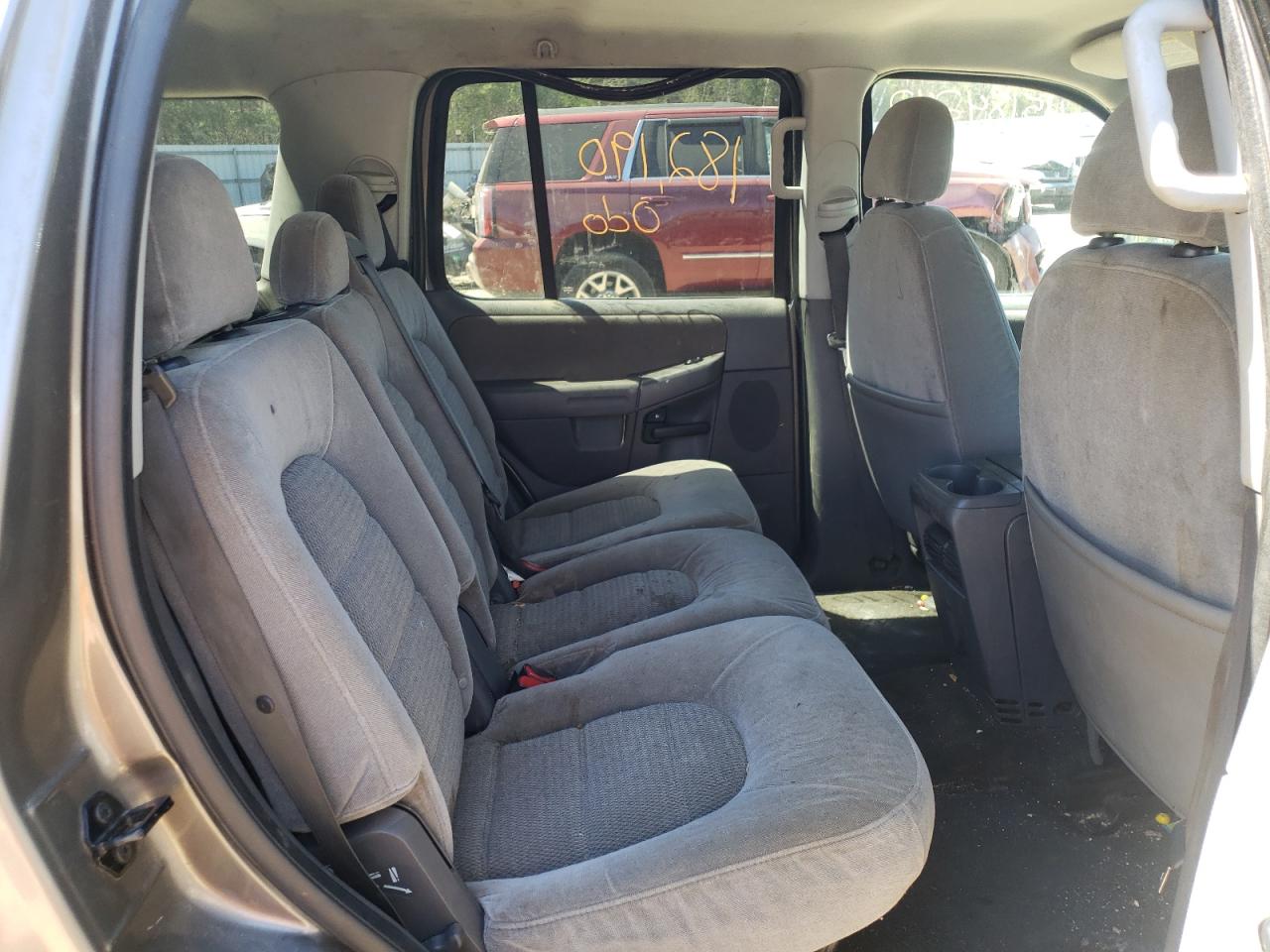 Photo 6 from auction – 2005 FORD EXPLORER X with VIN 1FMZU73E65UA84431