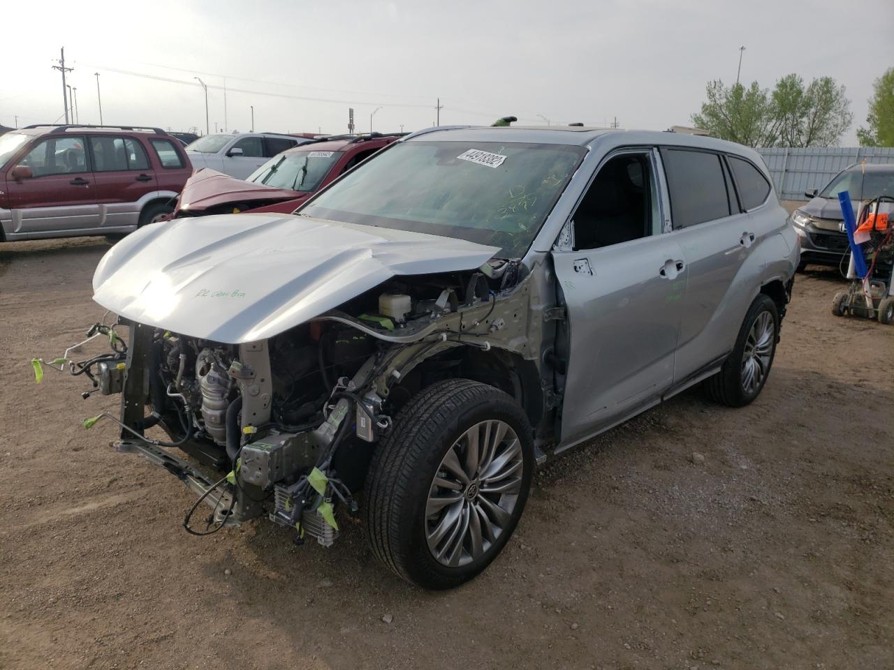 Foto 2 de la subasta – 2021 TOYOTA HIGHLANDER con VIN 5TDFZRBH2MS103897
